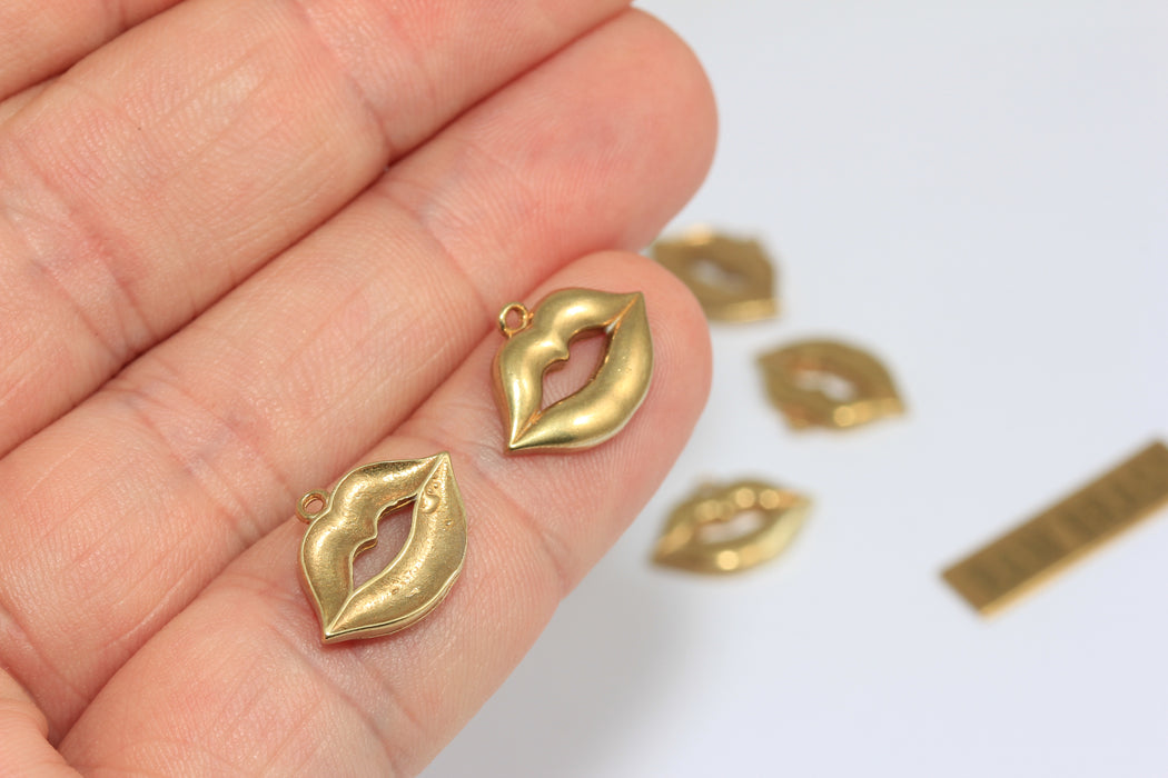 21x34 mm 24 Ayar Parlak Altın Dudak Kolye, Zirkon Taşlı Mikro Kaplama Dudak Kolye, Zarif Dudak Tılsımı, Kübik Zirkon Taşlı Zirkon Kolye, MLS980