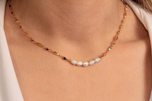 Gold Necklace With Freshwater Pearls