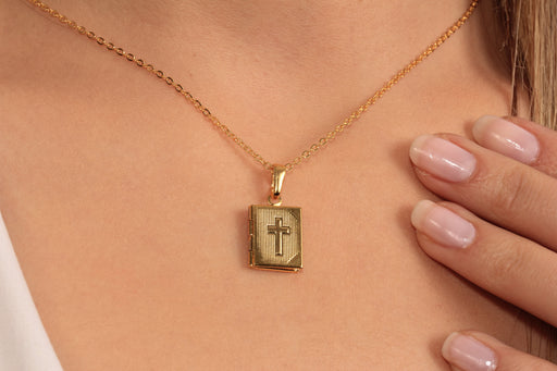 Gold Necklace With Cross Locket Pendant