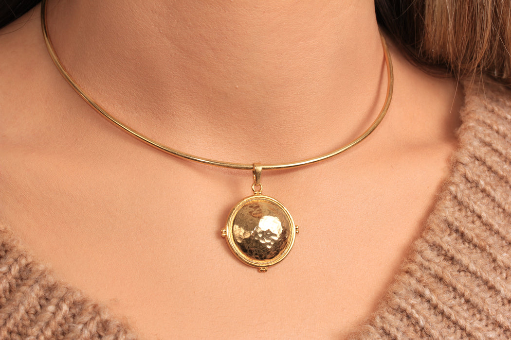 Sun Pendant Necklace, Sun Medallion Necklace, Round Pendant Necklace, Wire Choker Necklace, Everyday Necklace, JN5-13
