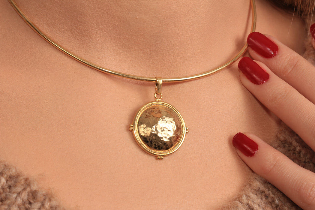 Sun Pendant Necklace, Sun Medallion Necklace, Round Pendant Necklace, Wire Choker Necklace, Everyday Necklace, JN5-13