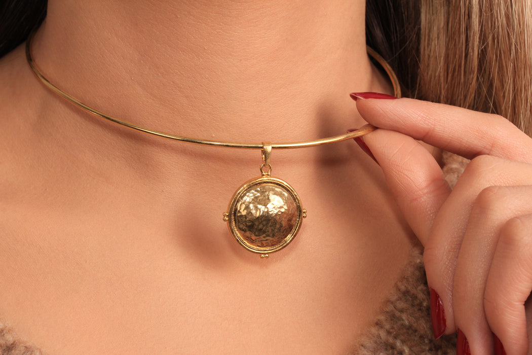 Sun Pendant Necklace, Sun Medallion Necklace, Round Pendant Necklace, Wire Choker Necklace, Everyday Necklace, JN5-13