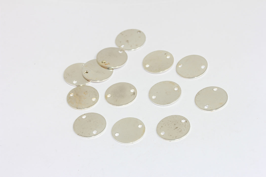 Ciondoli rotondi placcati in argento da 14 mm, disco rotondo a due fori, ALS39
