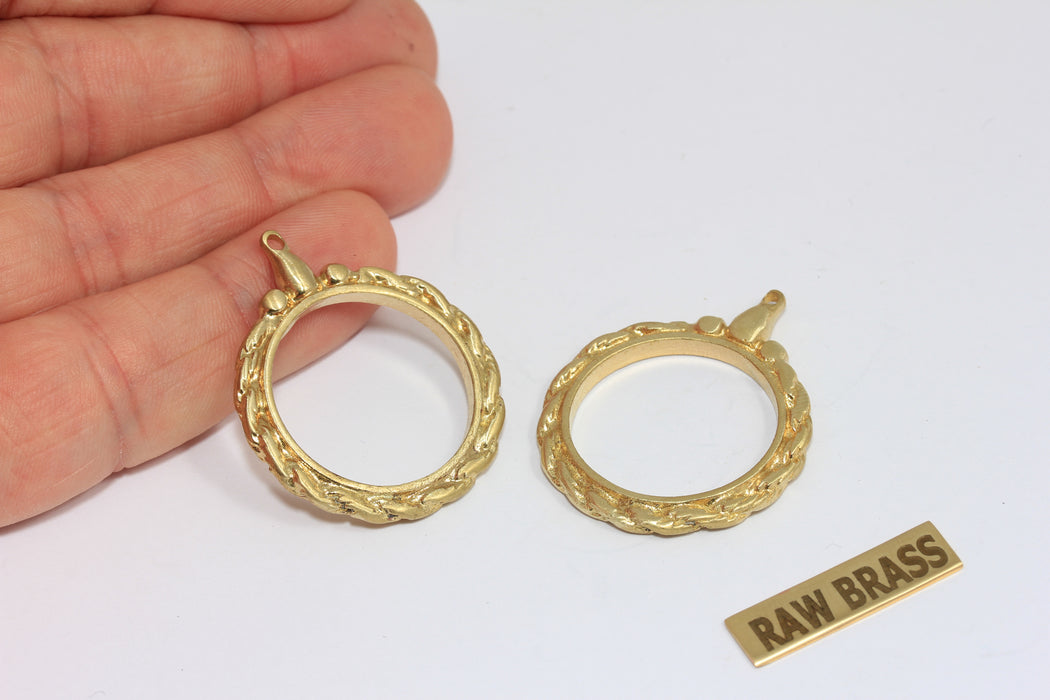 30mm Raw Brass Round Frame Medallion, Medallion Necklace Pendant, MGN105