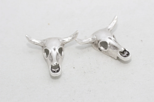 28mm Antique Silver Cattle Charms, Buffalo Pendant, Horn KDR14