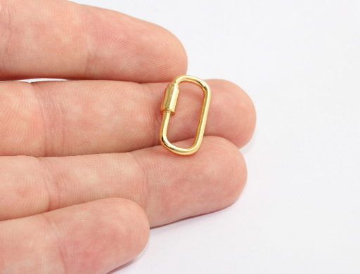 Shiny Gold Oval Pendant
