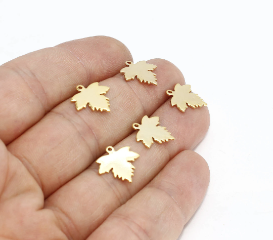 13x14mm 24k Shiny Gold Maple Leaf Charm, Maple,Gold             MTE225