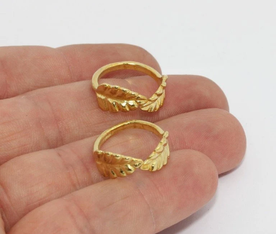 16-17mm Raw Brass Leaf Ring, Leaf Ring, Greek Leaf Ring,  AE247
